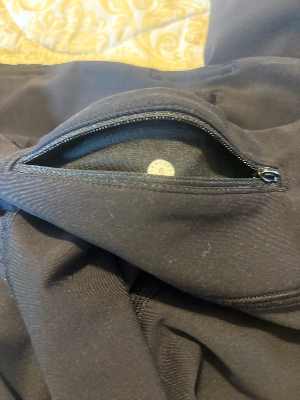 Black Activewear leggings with Zipper Pocketi